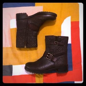 Tory Burch Textured Ankle Boot (Chocolate Brown)